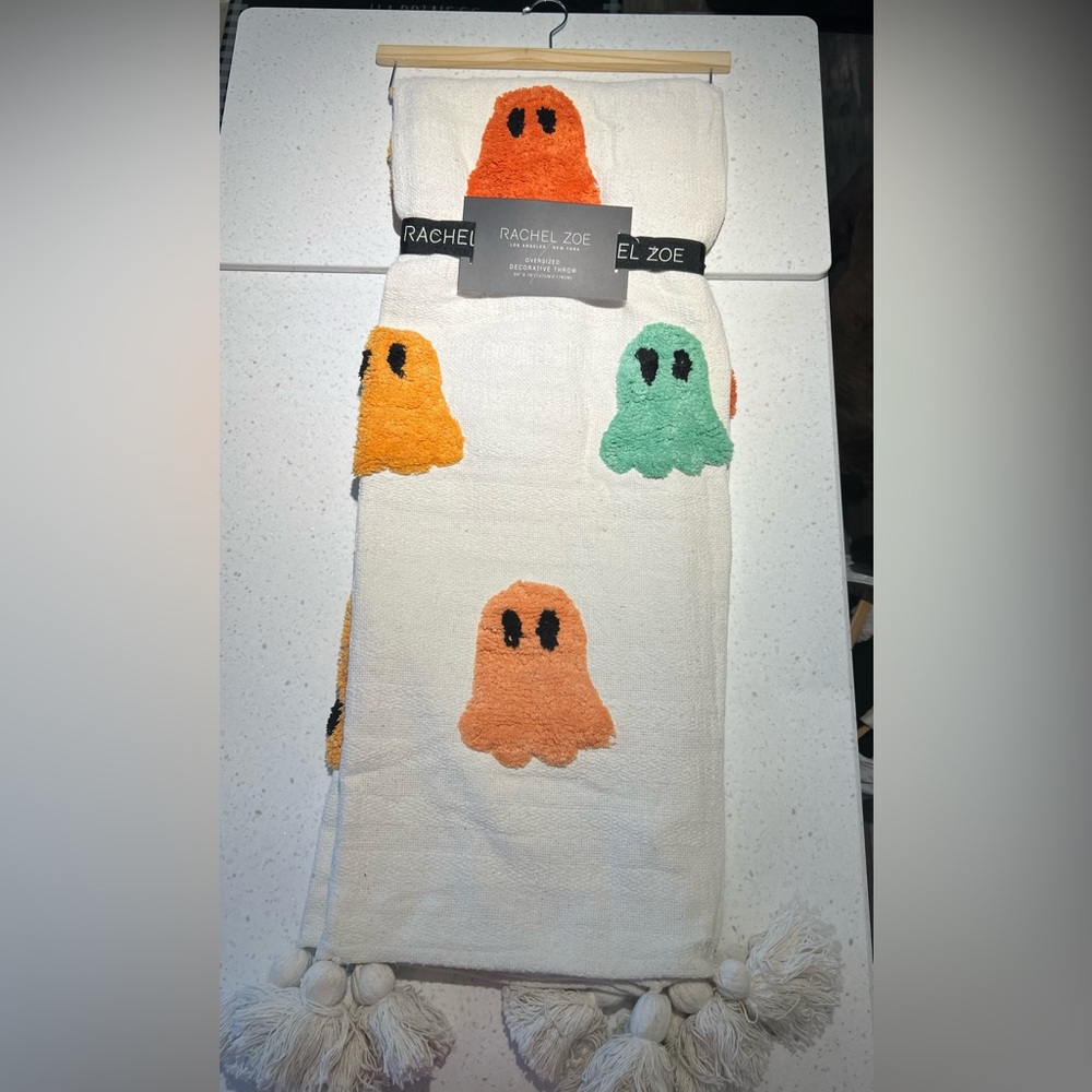 Viral Rachel Zoe ghost blanket